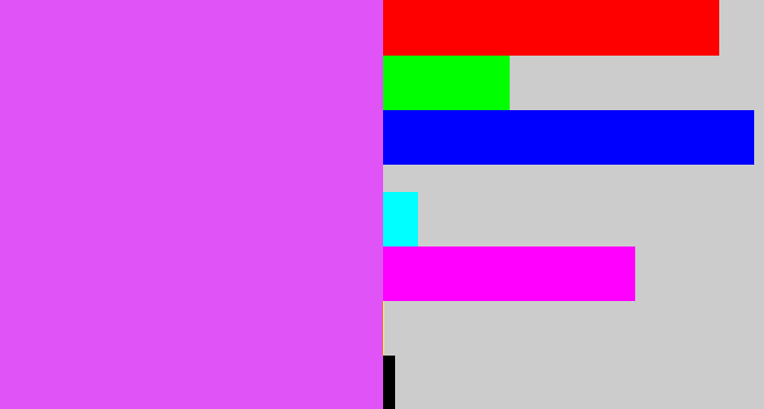 Hex color #e053f7 - heliotrope