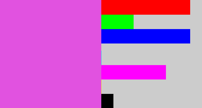 Hex color #e152e0 - pink purple