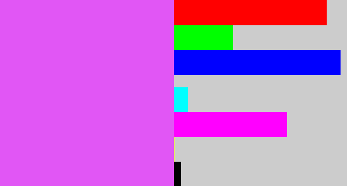 Hex color #e156f5 - heliotrope