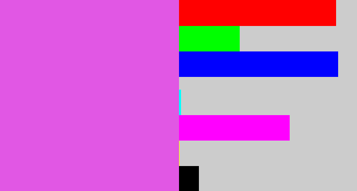 Hex color #e157e4 - pink purple