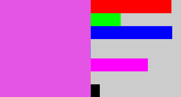 Hex color #e455e5 - pink purple